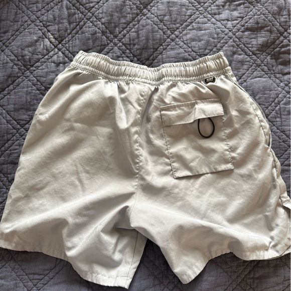 Nike Men’s Standard Fit Shorts – grey - Picture 2 of 3